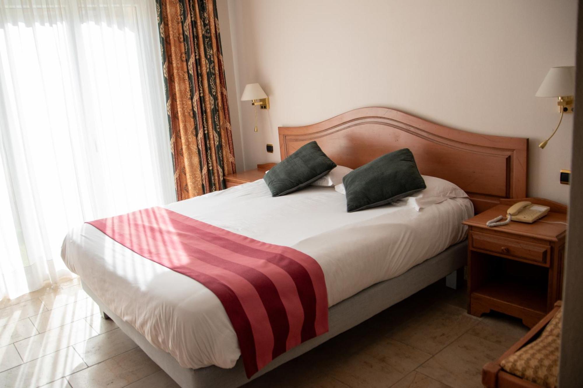 Logis Le Saint Nicolas Bar-sur-Aube Zewnętrze zdjęcie