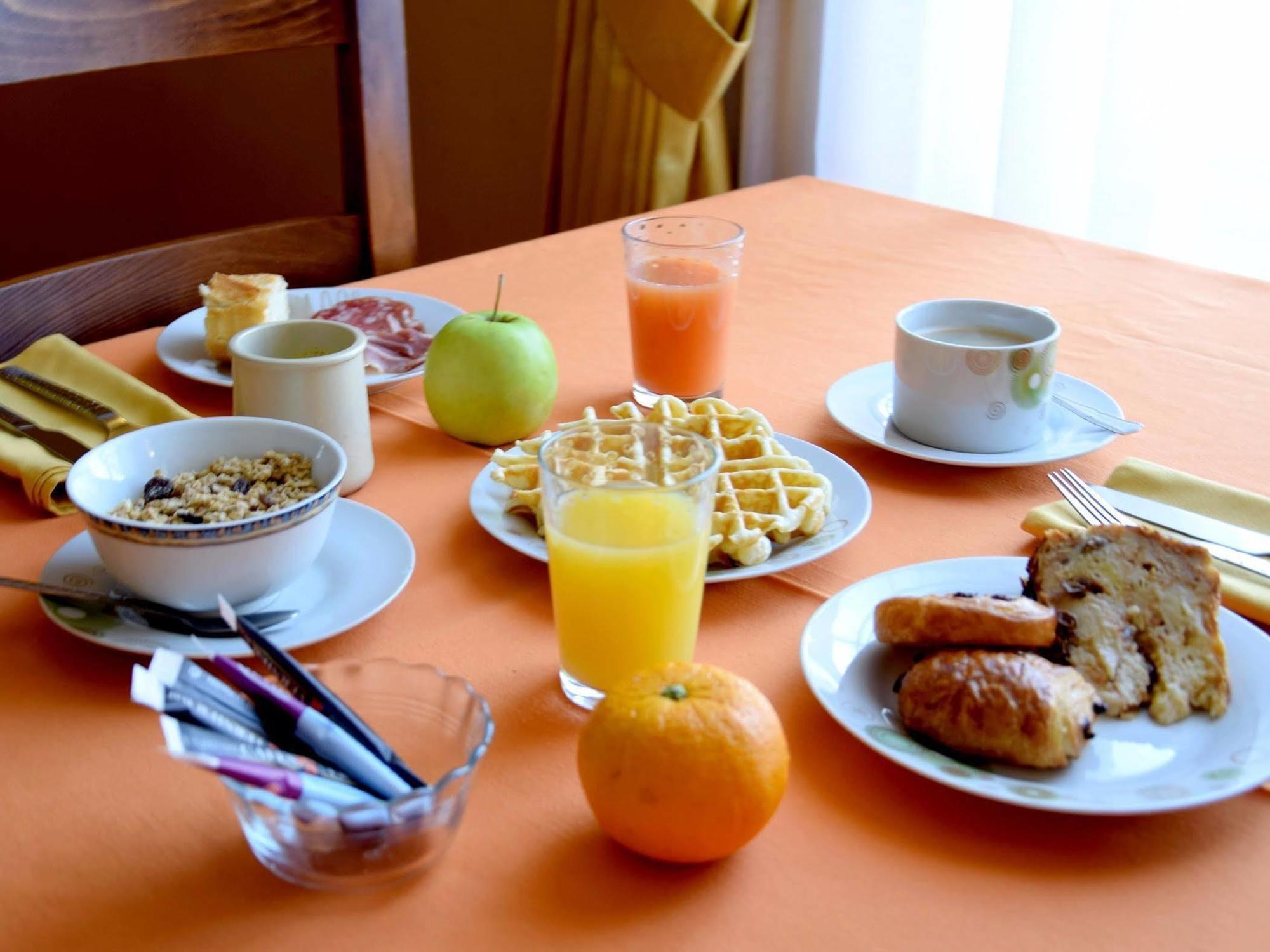 Logis Le Saint Nicolas Bar-sur-Aube Zewnętrze zdjęcie